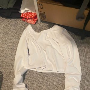 White long sleve crop top